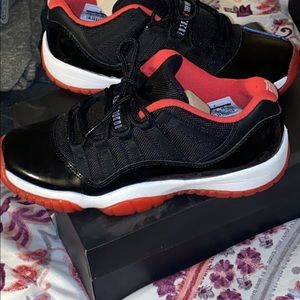 Air Jordan 11 low retro size 6.5Y